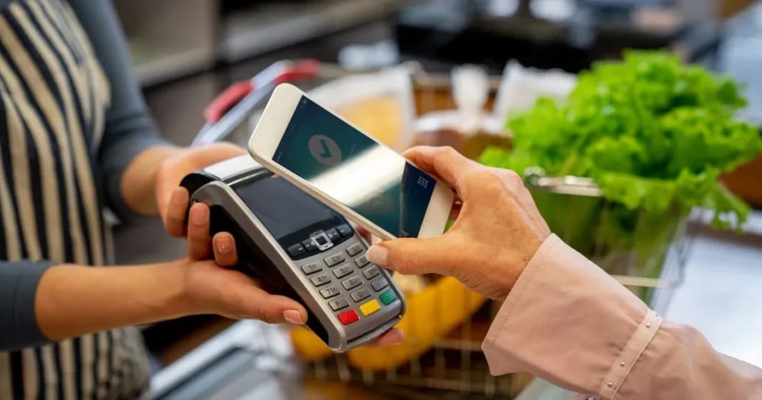 Algérie/Révolution en vue : bientôt les transactions financières se feront via smartphone Transaction financière via smartphone en Algérie.