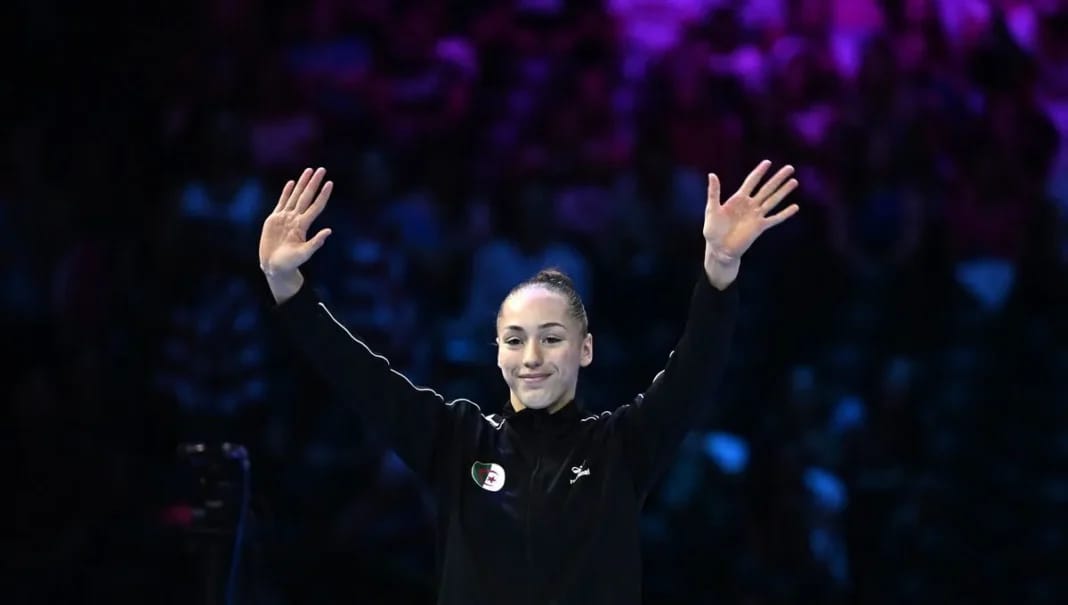 Kaylia Nemour remporte une médaille d’or en Roumanie : les couleurs sont annoncées pour les JO de Paris Kaylia Nemour célèbre sa victoire lors d'une compétition d'athlétisme.