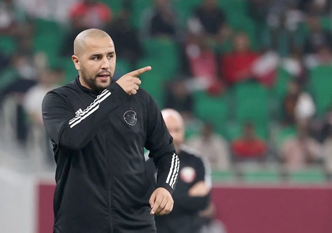 Madjid Bougherra, l’homme au cœur en or! Il pose un geste totalement inattendu, et suscite une grande admiration Madjid Bougherra pointant du doigt lors d'un match de football.