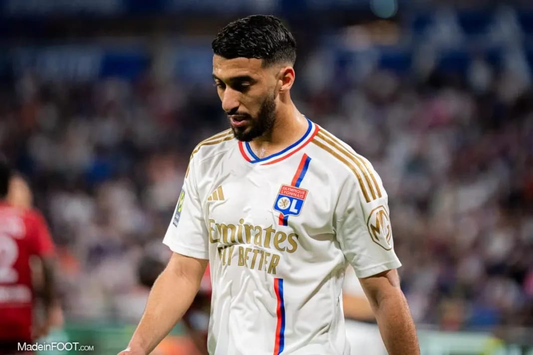 C’est scellé avec Saïd Benrahma! L’OL s’accapare du Fennec, pour les 3 prochaines années Saïd Benrahma en maillot de l'Olympique Lyonnais sur le terrain.