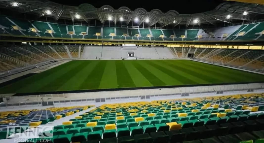 Inédit! A peine inauguré, le stade Hocine Aït Ahmed reçoit une nouvelle sensationnelle Stade Hocine Aït Ahmed avec terrain de football et sièges modernes.
