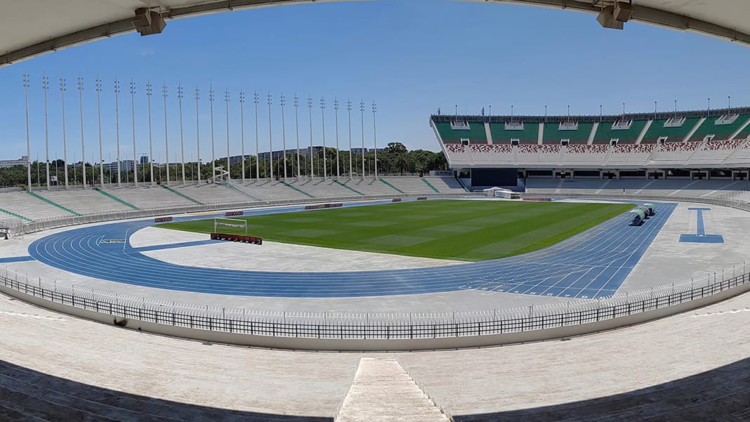 Le stade du 5 juillet 1962 complètement redoré! Les couleurs de la prochaine saison, annoncées Stade du 5 juillet avec piste d'athlétisme et tribunes modernes.