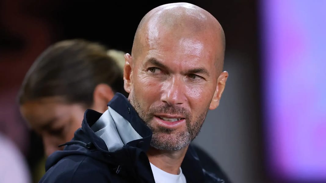 Zinedine Zidane, entraîneur de football, lors d'un match au Real Madrid.