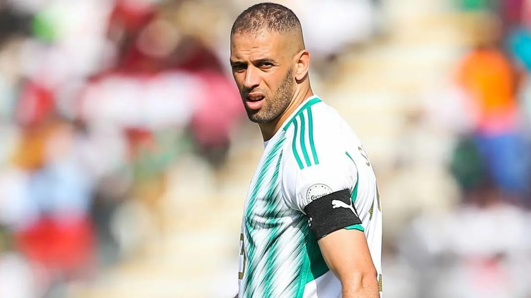 Andy Delort, joueur de football algérien, lors d'un match de Ligue 1.