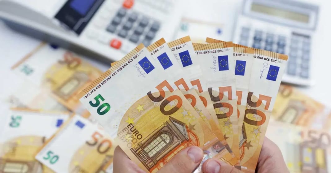 Frais en France : ce qui change vraiment pour les Algériens Taux de change : l’euro flambe face au dinar, un record historique sur le marché noir ce 14 octobre 2025 !