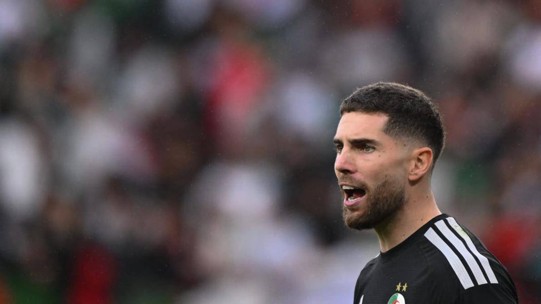 Luca Zidane, joueur de football, en pleine action sur le terrain.
