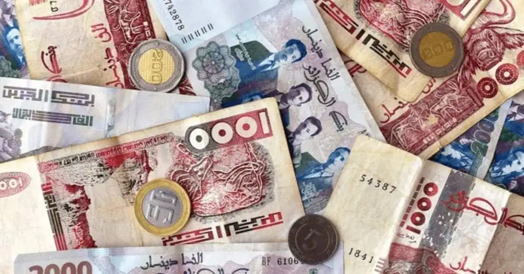 Billets et pièces de monnaie de l'Algérie, monnaie locale.