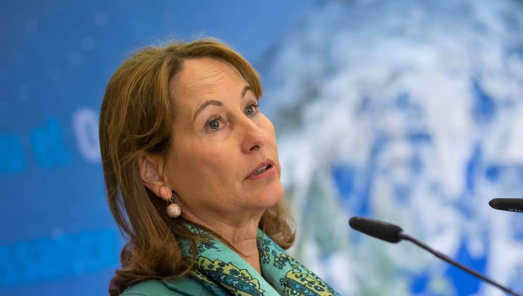 Ségolène Royal secoue la relation France-Algérie Ségolène Royal parle lors d'une conférence sur la relation France-Algérie.