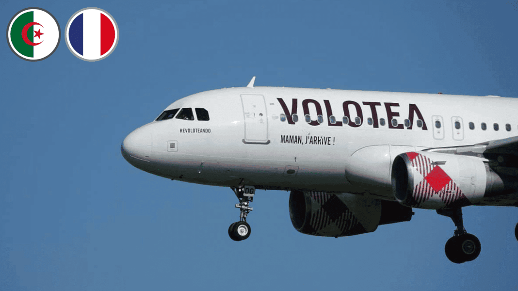 Algérie-France : voici pourquoi cette ligne Volotea cartonne Avion Volotea en vol vers l'Algérie, ciel bleu clair.