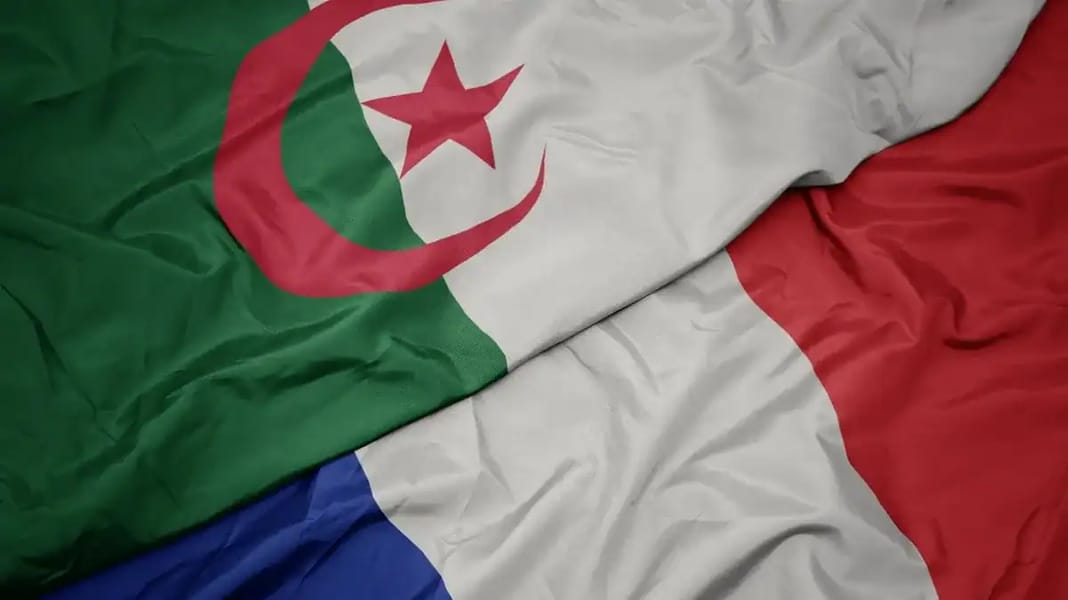 Algérie : comment un otage allemand a été libéré au Niger Drapeaux d'Algérie et d'Italie côte à côte.