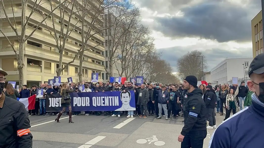 Manifestation à Lyon : polémique après des attaques verbales contre des Algériens Manifestation à Lyon pour la paix et la tolérance envers les Algériens.