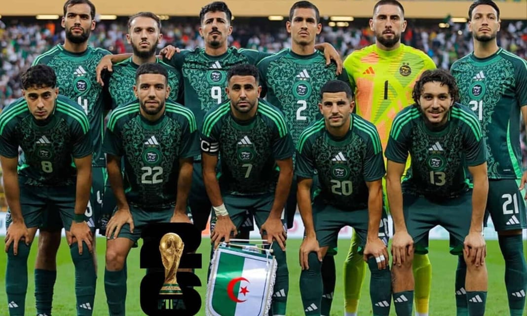 Algérie : ce technicien italien vise le banc des Verts Groupe de joueurs de football algériens en uniforme vert.