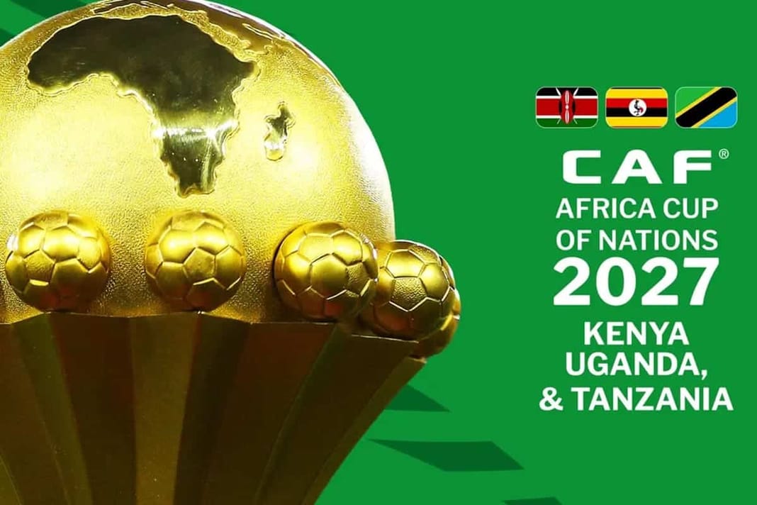 CAN 2027 : Pourquoi l’annonce de l’Ouganda va tout changer ? Trophée de la CAN 2027 avec drapeaux de l'Ouganda, Kenya et Tanzanie.
