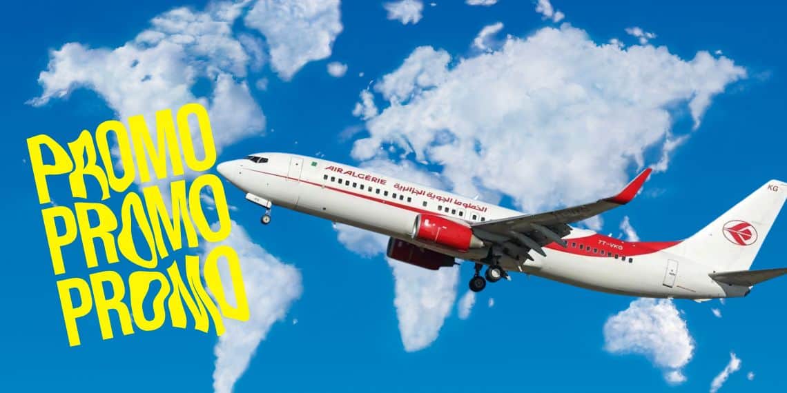 Avion Air Algérie en vol avec promotion en arrière-plan.