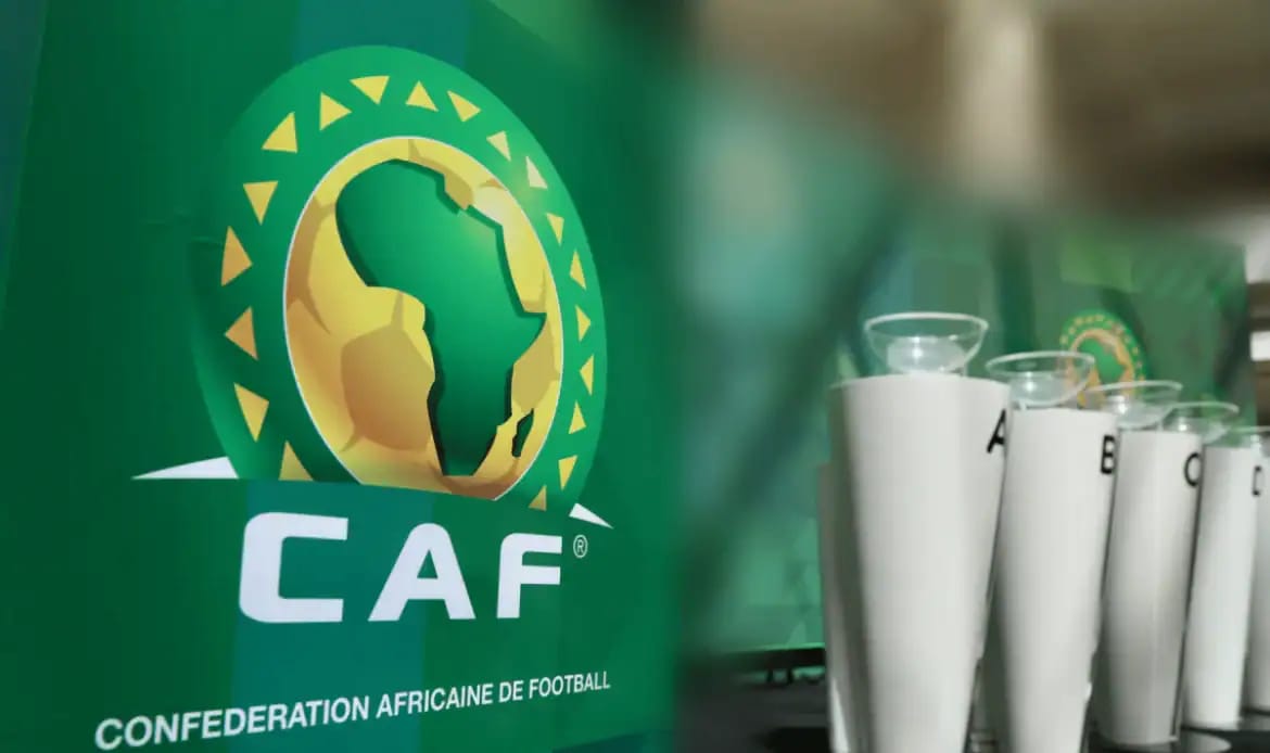 Logo de la CAF avec trophées pour la Coupe d'Afrique des Nations.