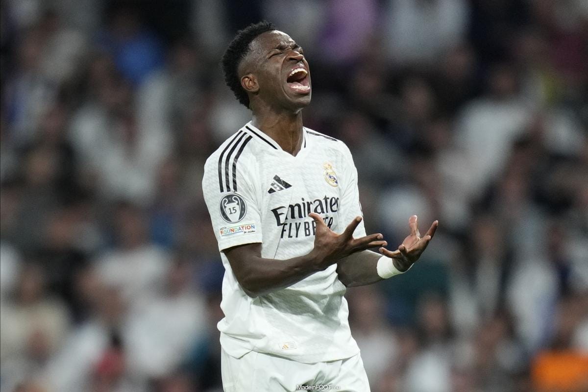 Vinicius Jr. exprime sa frustration lors d'un match de football.