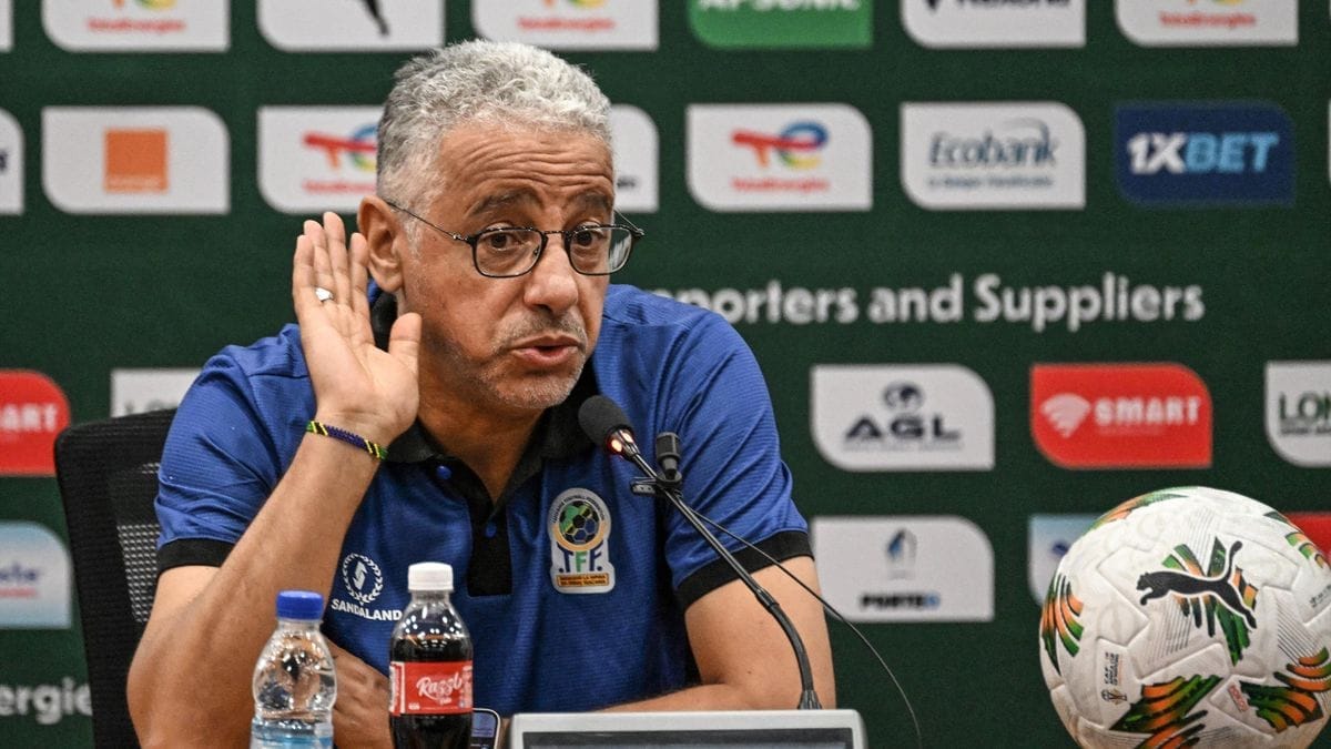 Adel Amrouche crée la surprise : il choisit Benkhemassa plutôt que Cherki