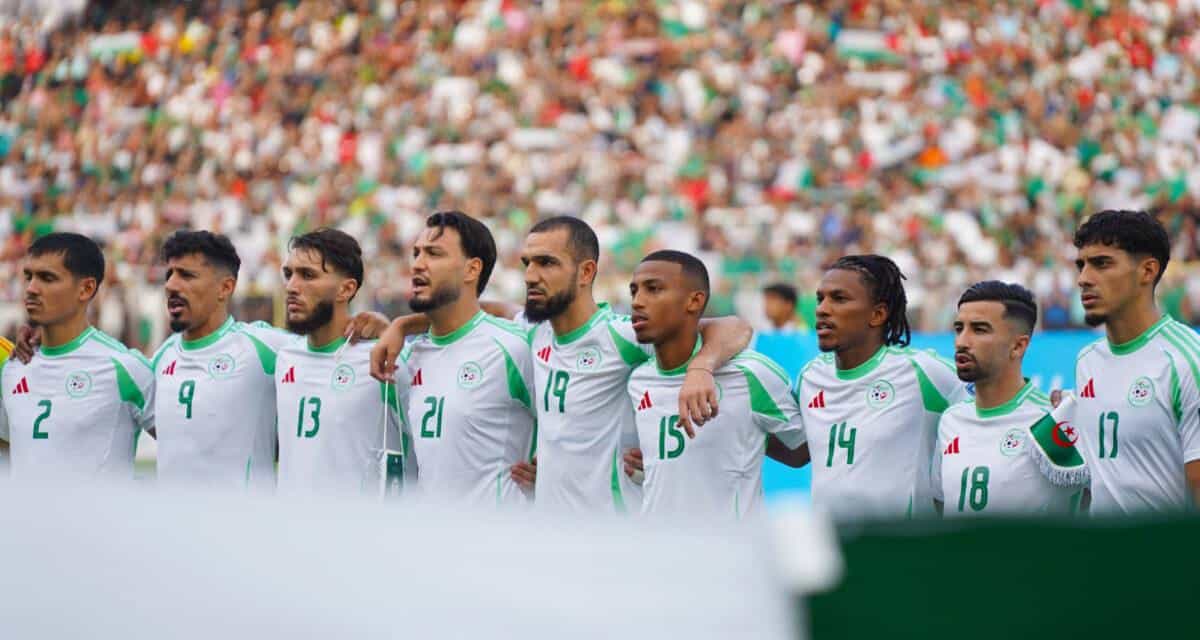 Les joueurs de l'Algérie lors d'un match de football.