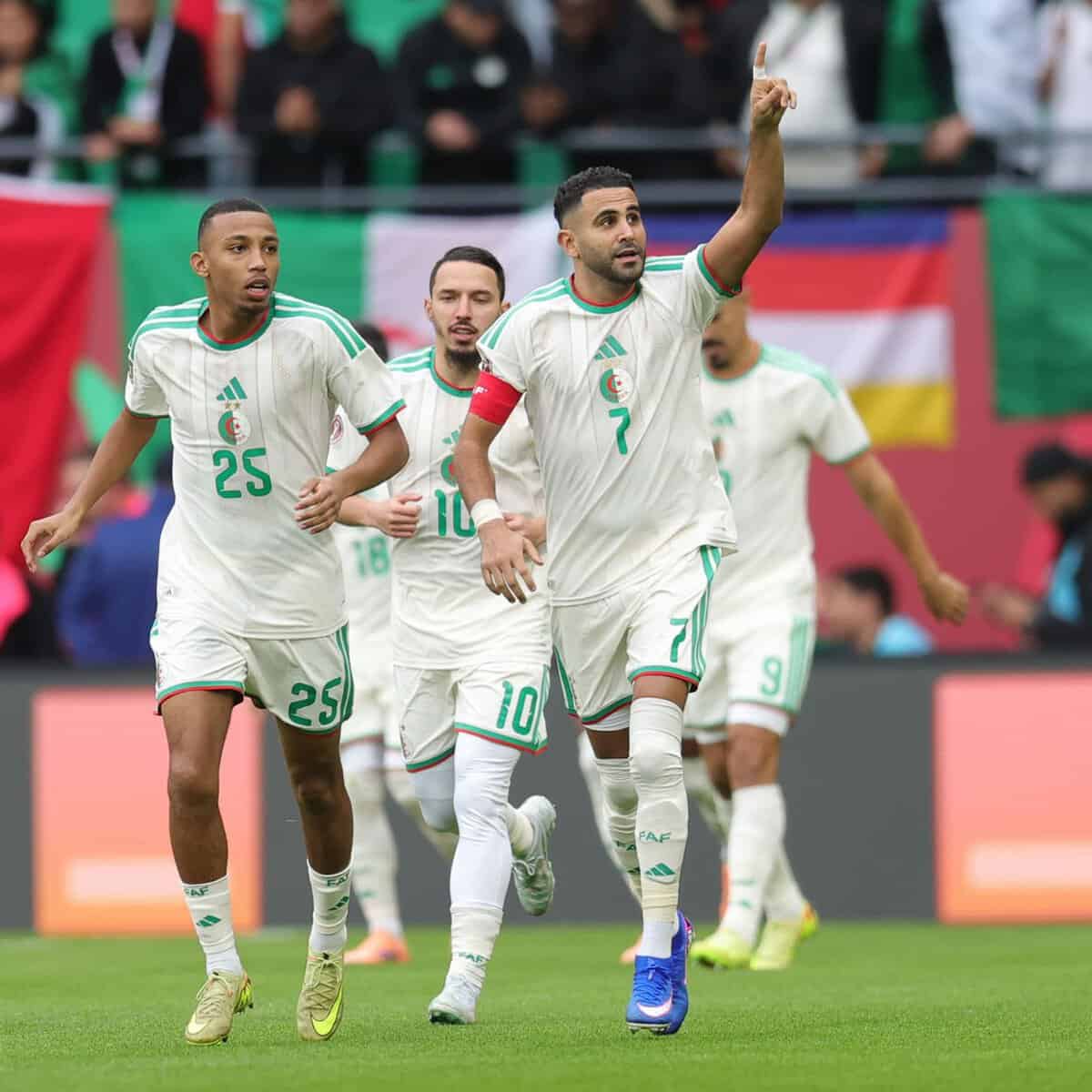 Équipe nationale d'Algérie célébrant un but lors de la CAN 2025.