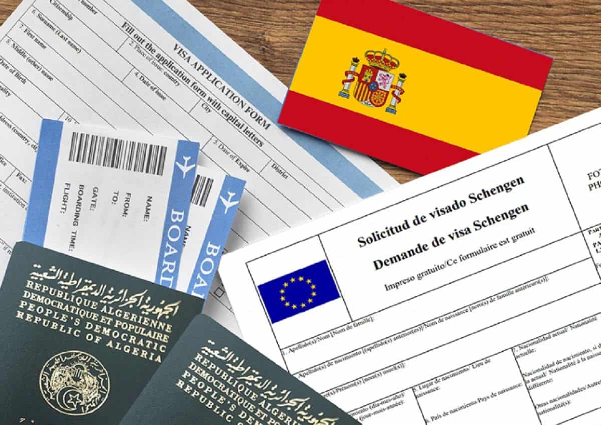 Documents de visa et passeport avec drapeau espagnol et européen.