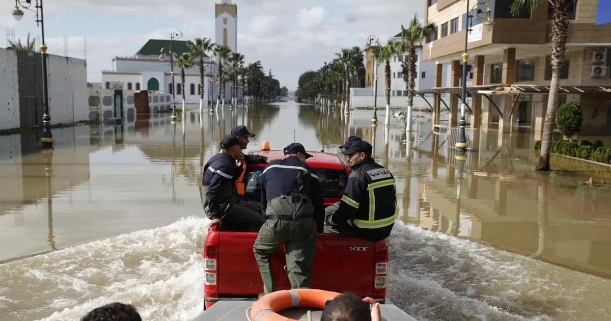 Secouristes en intervention lors d'une inondation dans le Rif.
