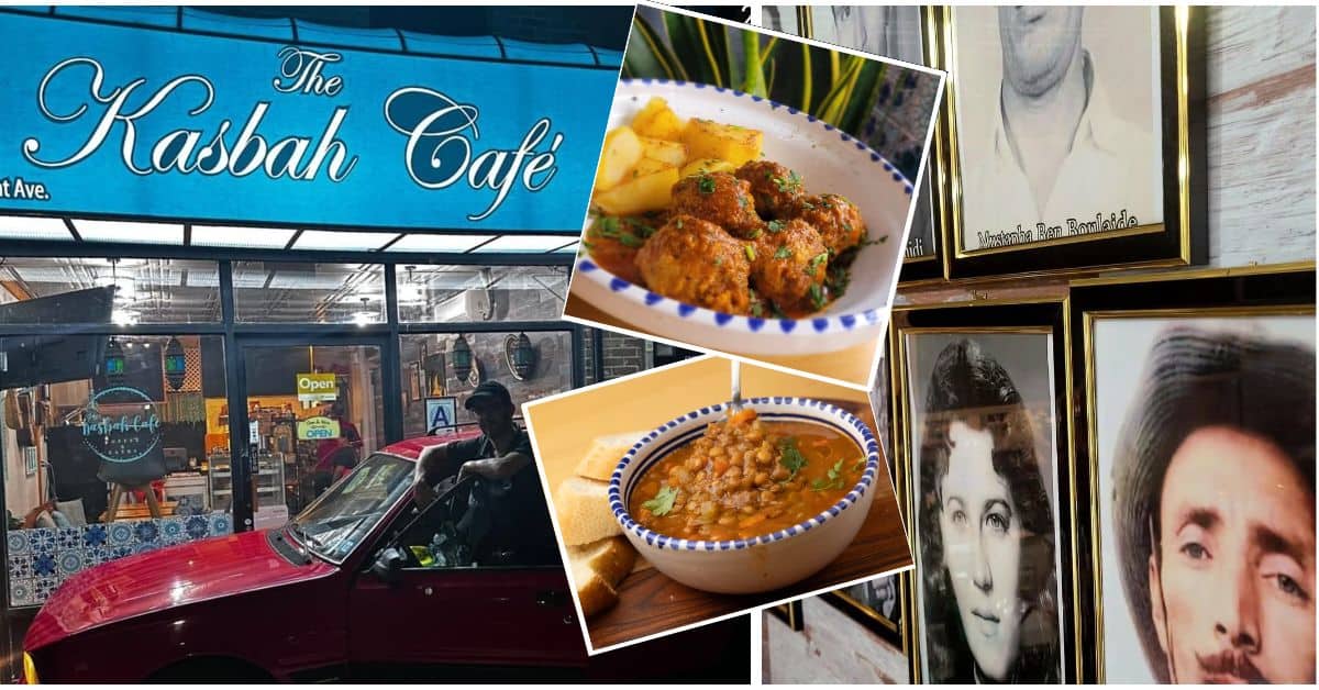 Café marocain à New York avec plats traditionnels et décor artistique.