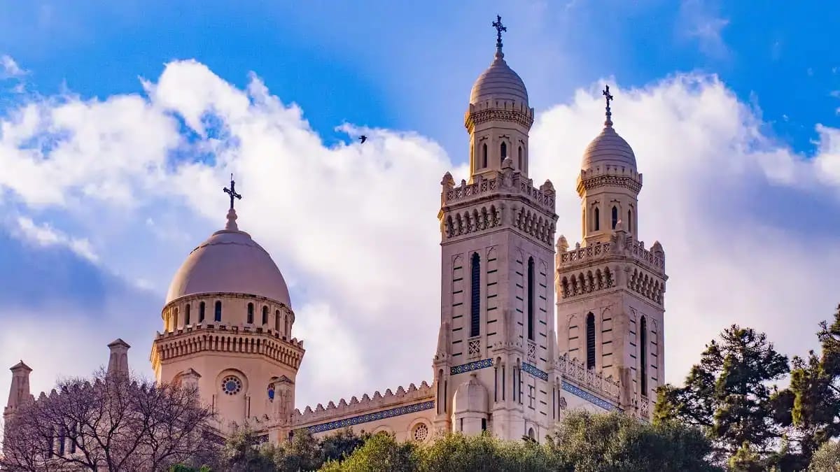 Vue du bâtiment religieux lors du colloque à Alger.