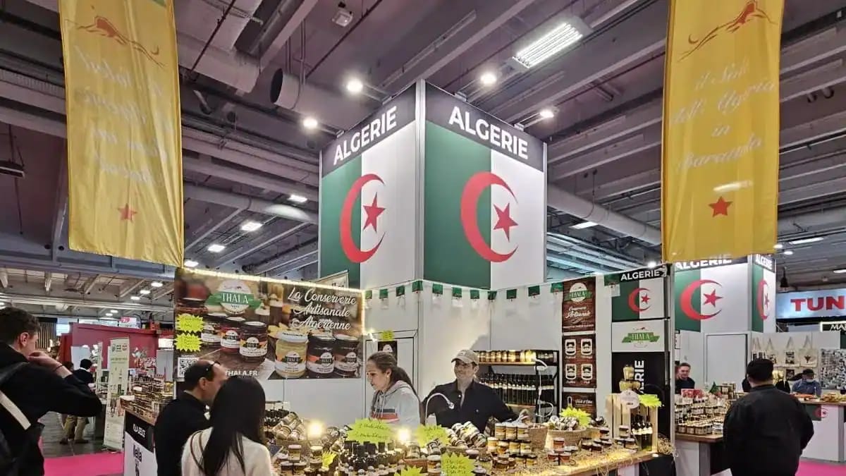Exposants algériens présentent des produits traditionnels au Salon Macfrut.