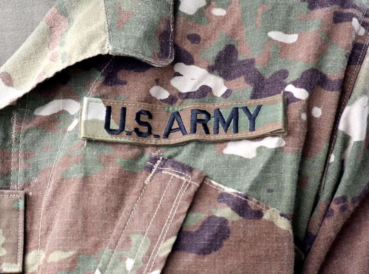Uniforme camouflage de l'armée américaine avec badge US Army.