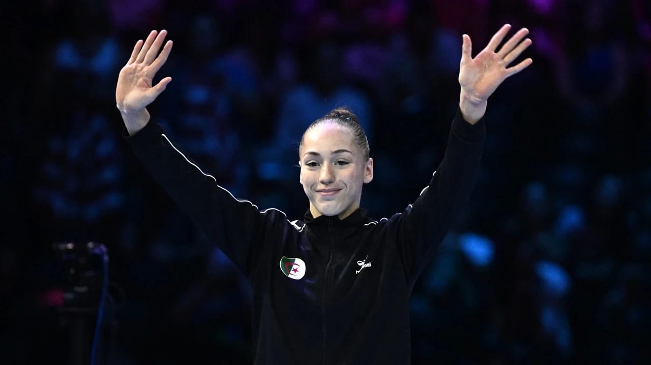 Elle ne s'arrête plus! Kaylia Nemour triomphe au tournoi “Arthur Gander”. La confirmation d'une étoile en pleine ascension Kaylia Nemour célèbre sa victoire au tournoi Arthur Gander.