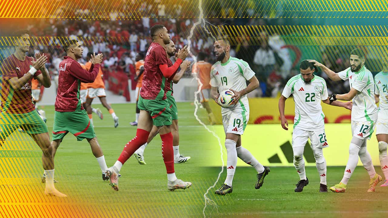 Joueurs marocains et algériens lors d'un match de football intense.