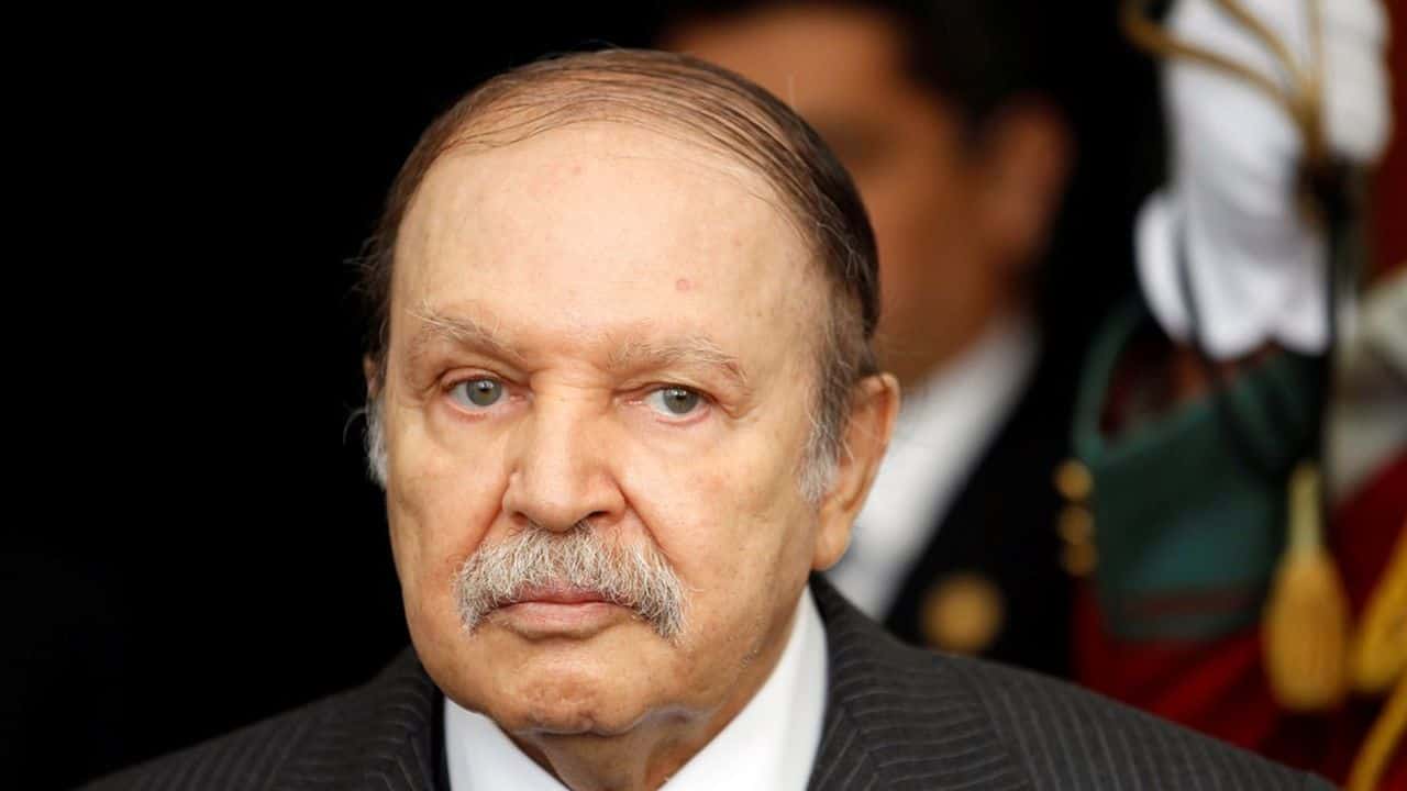Image de Bouteflika lors d'une manifestation ou événement public.