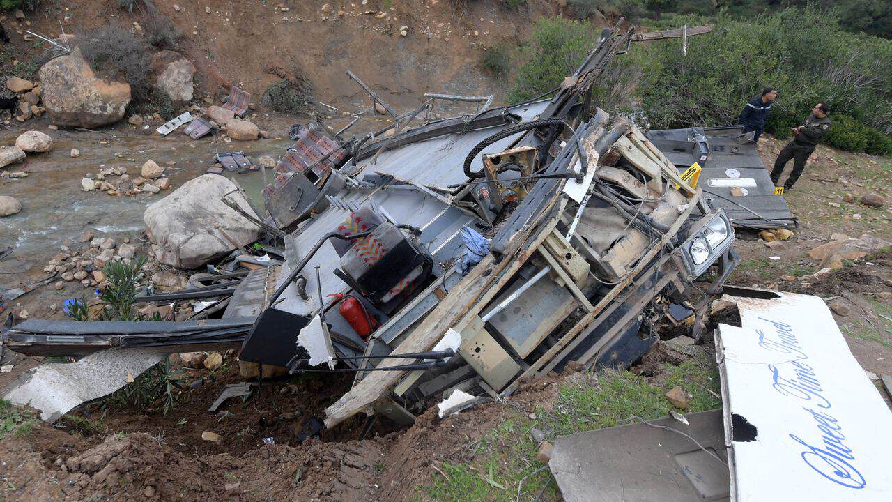 Bus renversé après un accident grave en Tunisie.