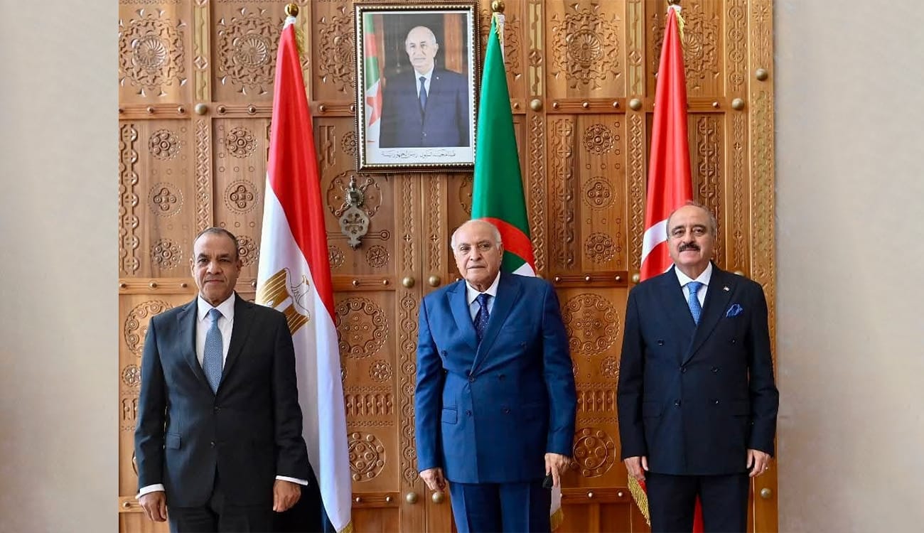 Réunion clé à Alger sur la crise en Libye : enjeux majeurs