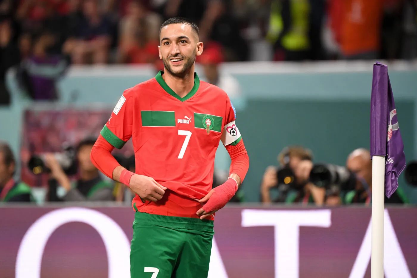 Hakim Ziyech en maillot marocain lors d'un match important.