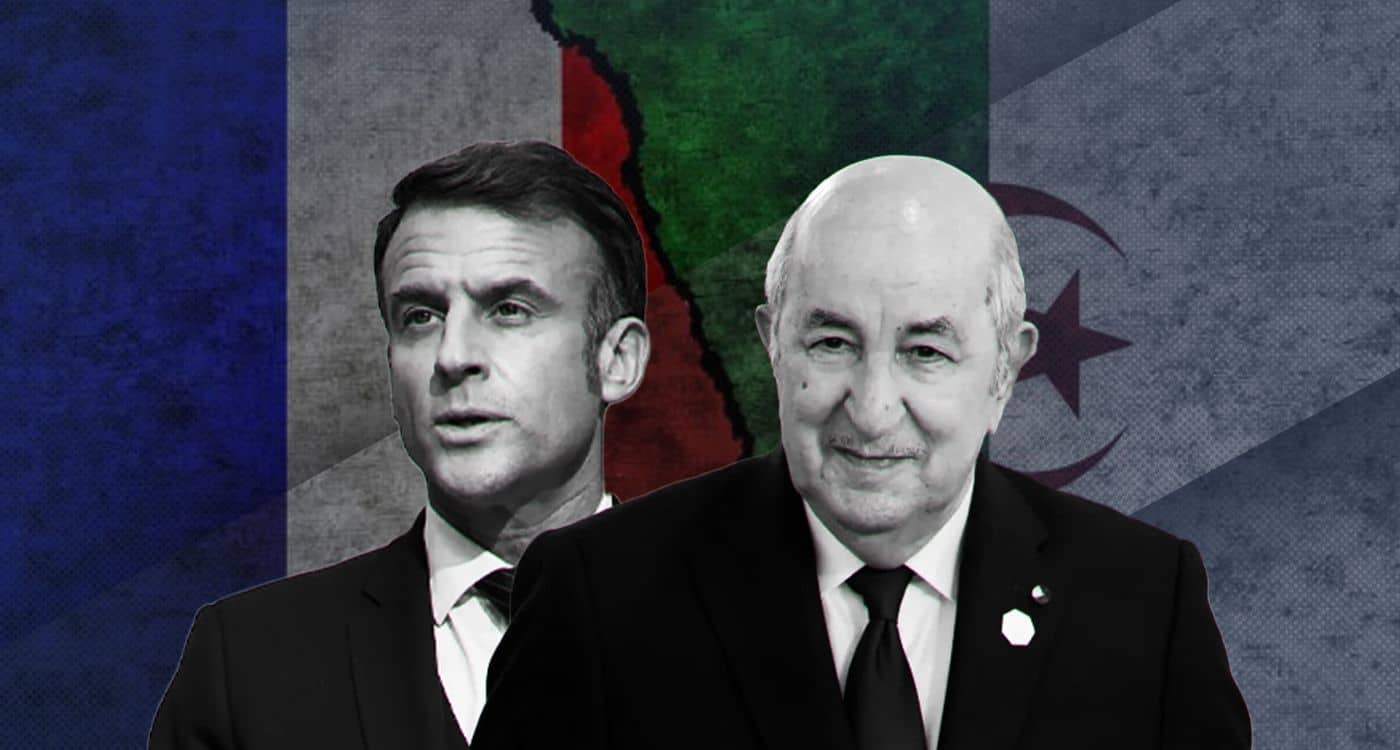Deux hommes politiques devant un drapeau algérien et français.