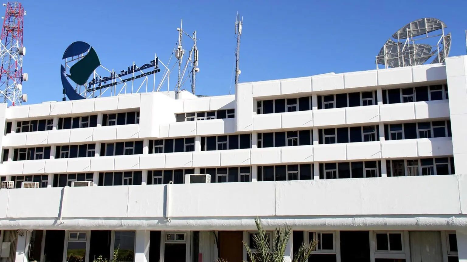 Algérie Télécom lâche le français : l’anglais s’impose dans les factures
