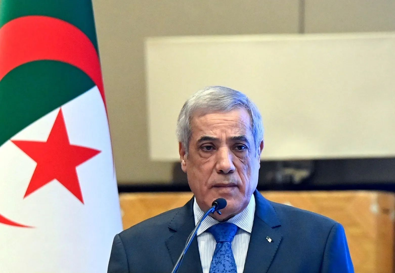 Tebboune écarte le Premier ministre algérien : les raisons choc