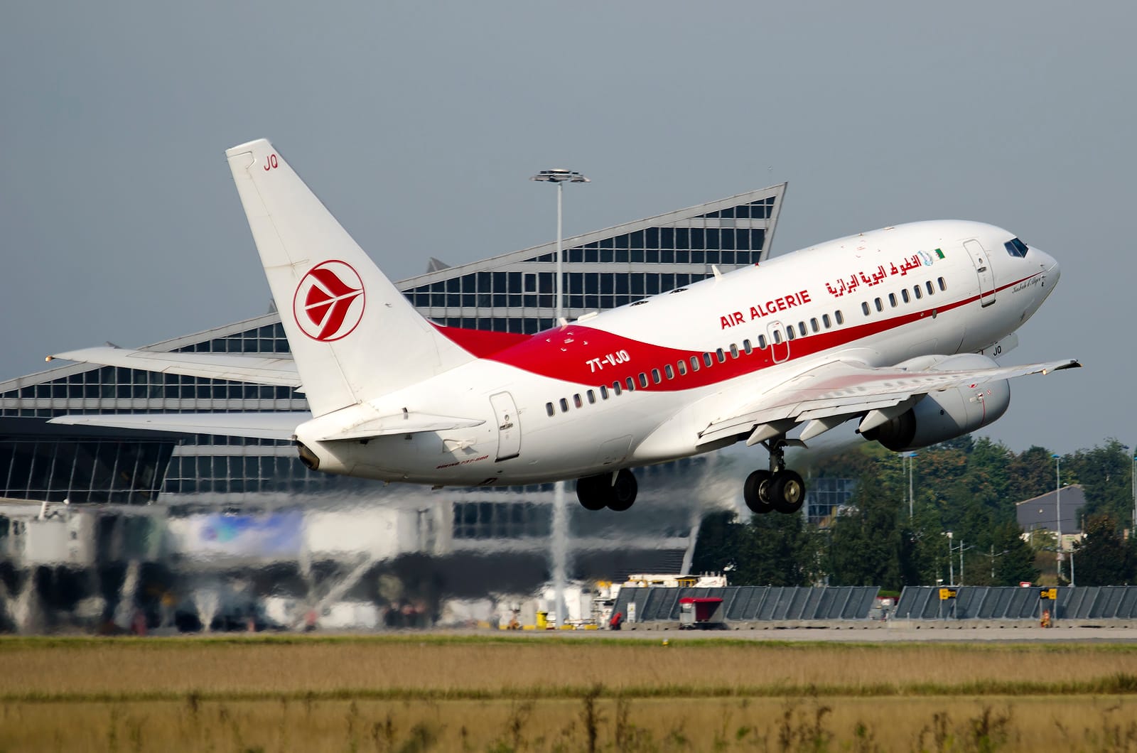 Avion d'Air Algérie en vol lors de la cérémonie de prix à Dubaï.