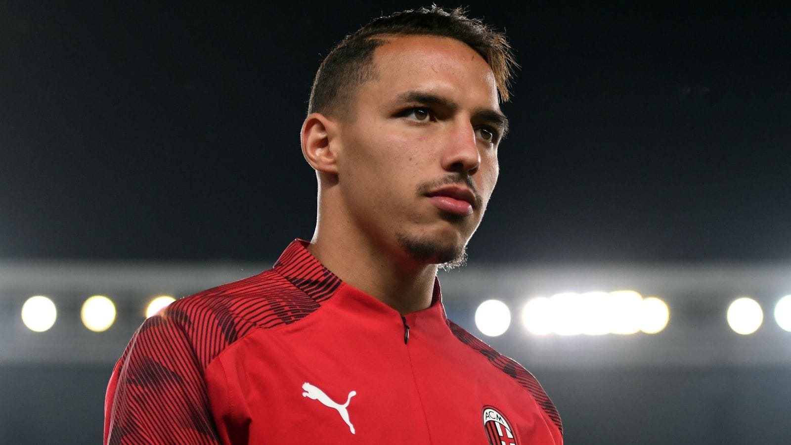 Ismaël Bennacer portant le maillot de l'AC Milan lors d'un match.