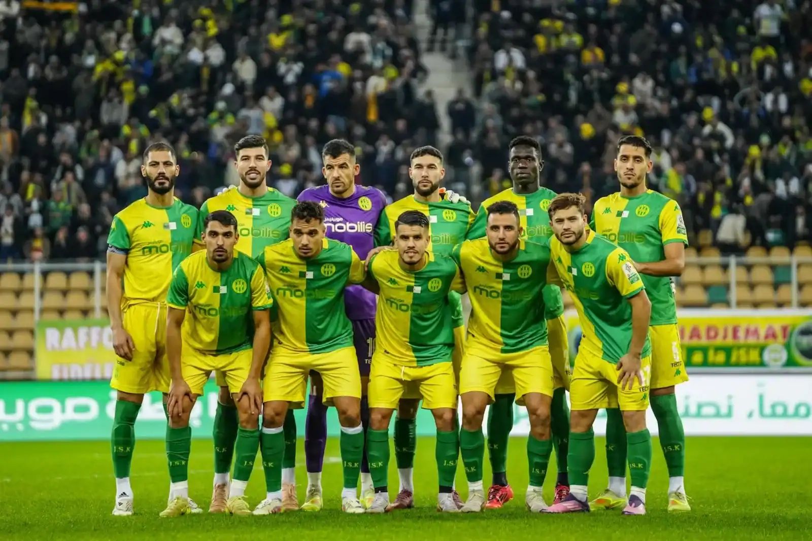 Équipe JS Kabylie en crise lors d'un match de football.