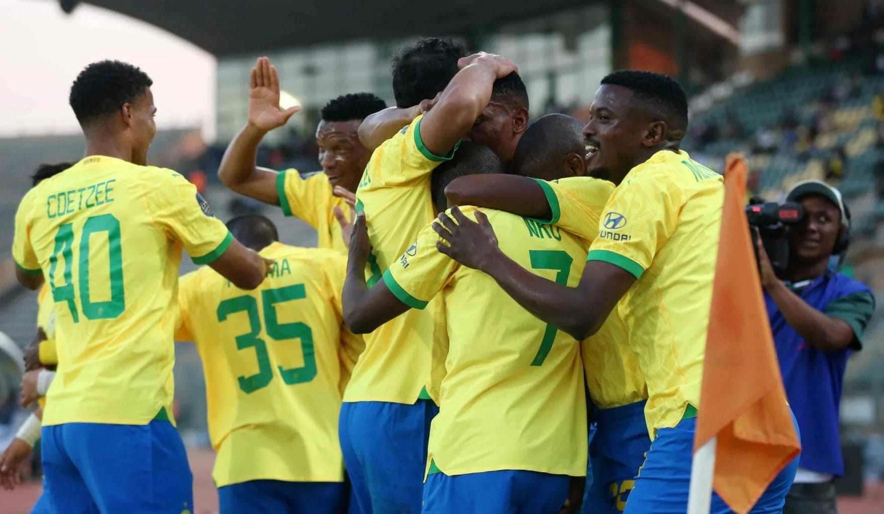 Les joueurs du Mamelodi Sundowns célèbrent leur victoire au Maroc.