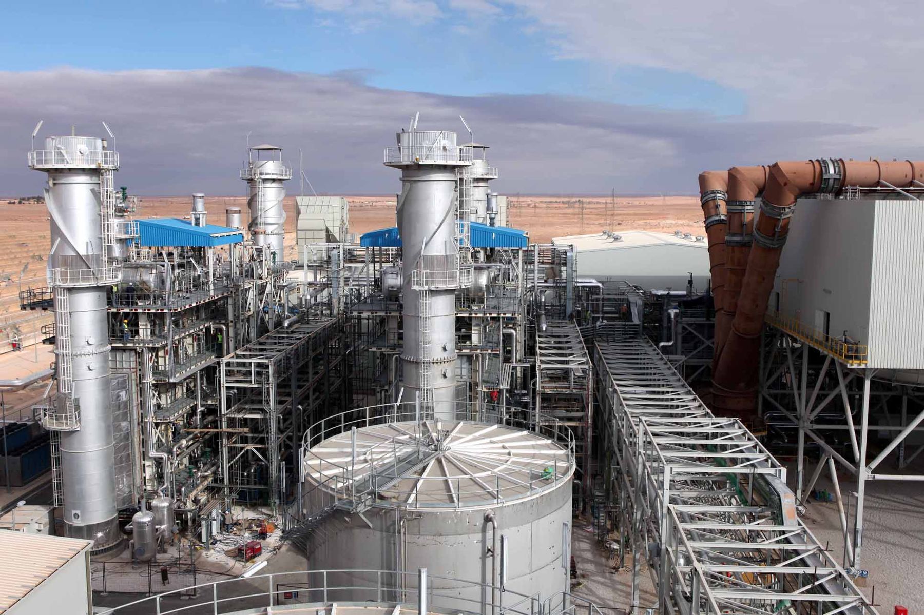 Installation industrielle de gaz naturel en Algérie.