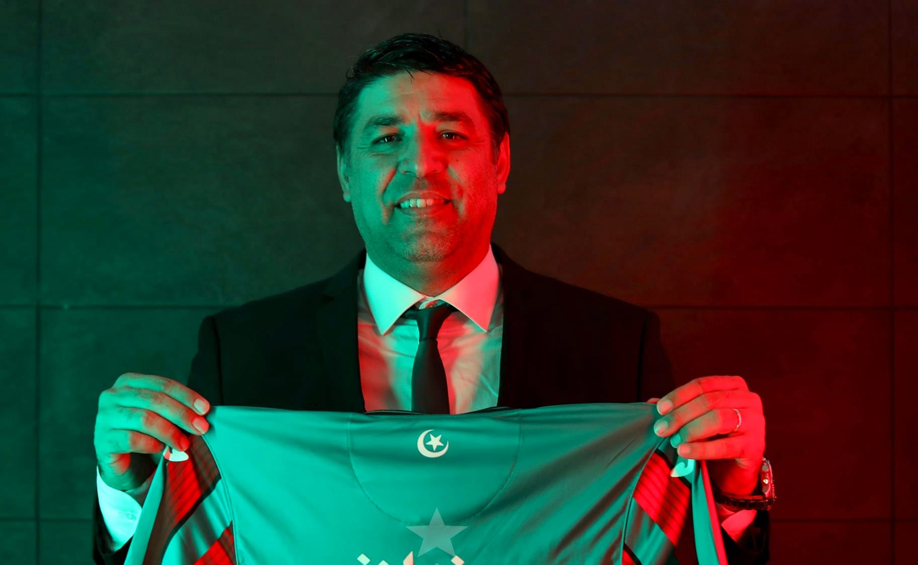 Séisme au MC Alger : Mekhazni évincé, Bouras sur le départ, PEAK entre en jeu !