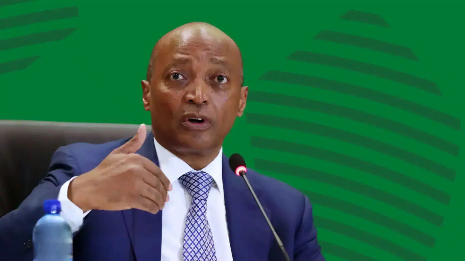 Le président du CAF s'exprime lors d'une conférence de presse au Maroc.