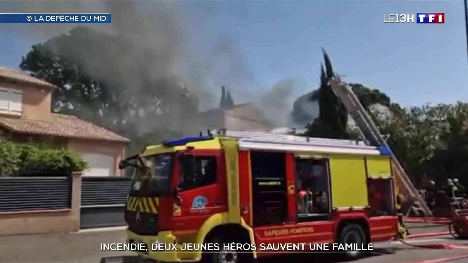 Camion de pompiers en intervention lors d'un incendie domestique.