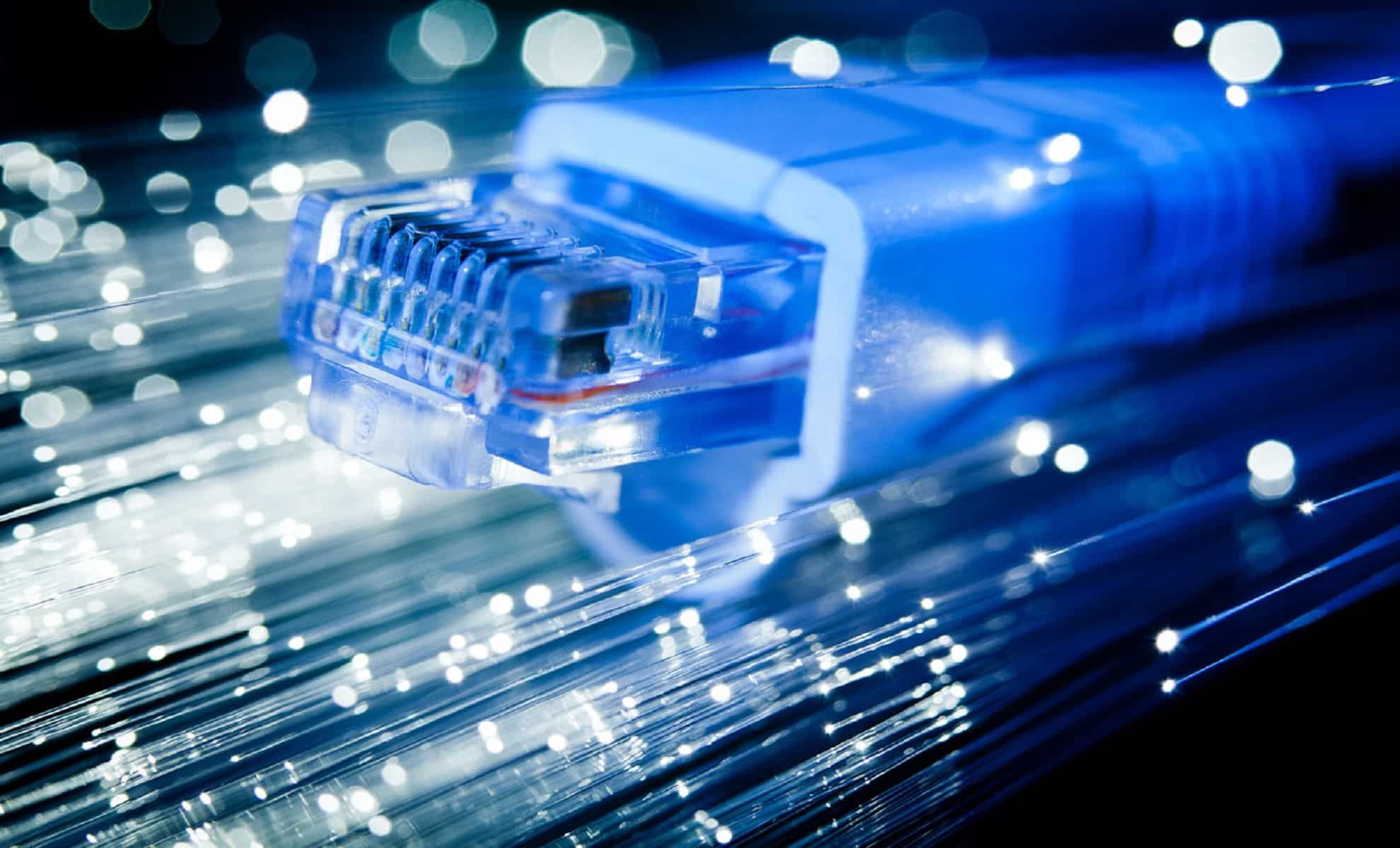 Algérie Télécom choque l’Afrique : 1,6 Gb/s sans hausse de prix, la course est relancée !