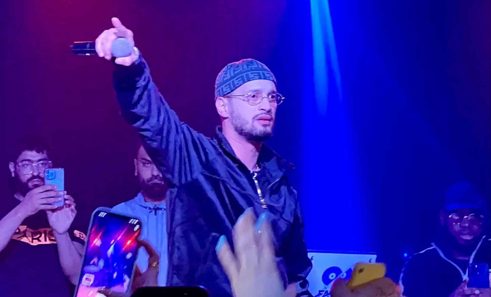 Soolking stoppe son concert pour défendre une fan ciblée pour un drapeau palestinien