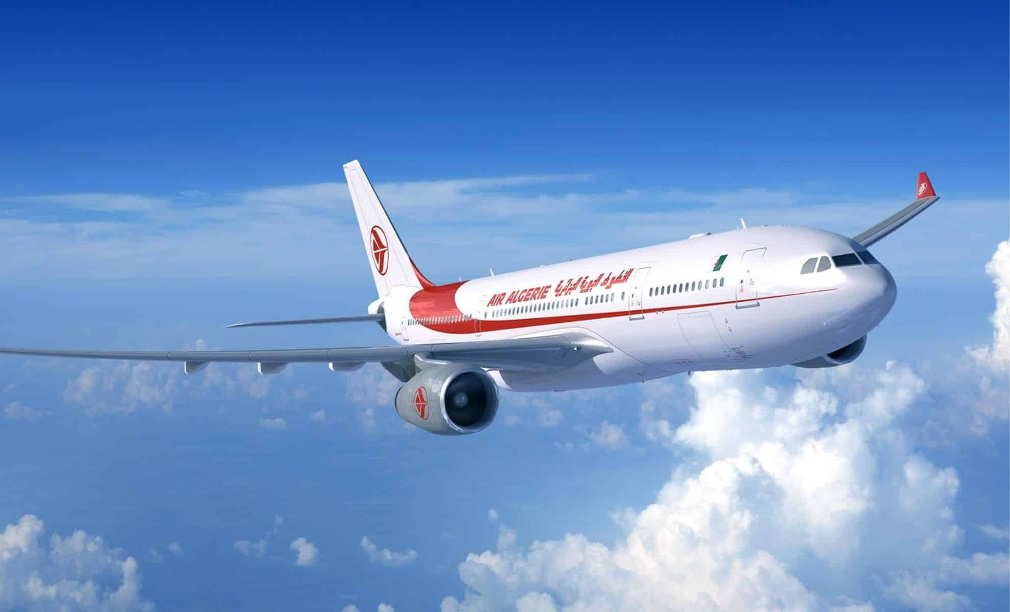 Avion Air Algérie en vol au-dessus des nuages pour Ramadan 2026.