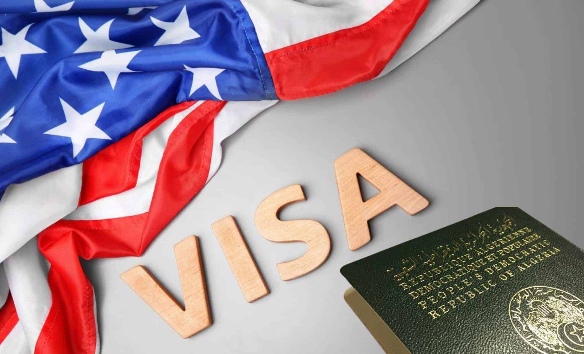 Visa américain et drapeau des États-Unis en toile.